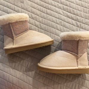 Light up Faux suede off brand UGG style boots